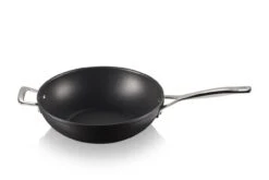Le Creuset Toughened Nonstick Stir-Fry Pan With Helper Handle -Outdoor Camping Shop 51104300010202 00006 1280x1280